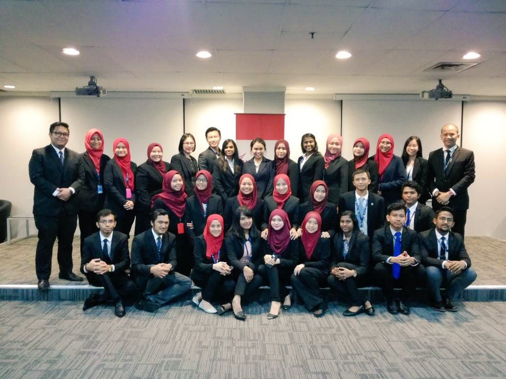 thenmozhi01's tweet photo. #Brsbe members
#throwbackwednesday 
#Unirazakians https://t.co/GpDMFu6oda