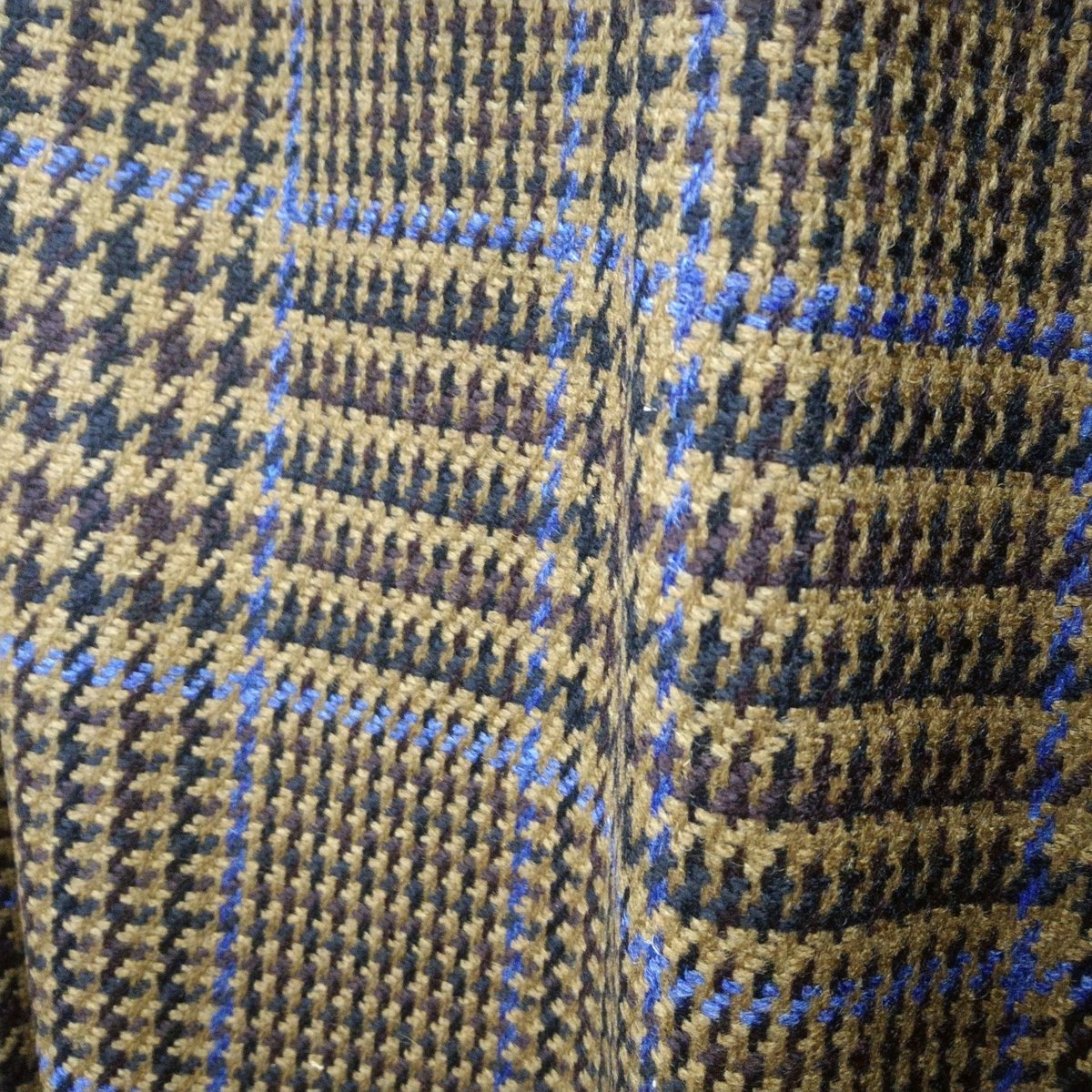 FoxBrothers1772's tweet photo. Chestnut #glencheck with blue overcheck.350g fine merino jacketing.
#foxjacketing #brownabouttown #tailoringcloth #howtospenditmagazine https://t.co/9GVTnraBtd