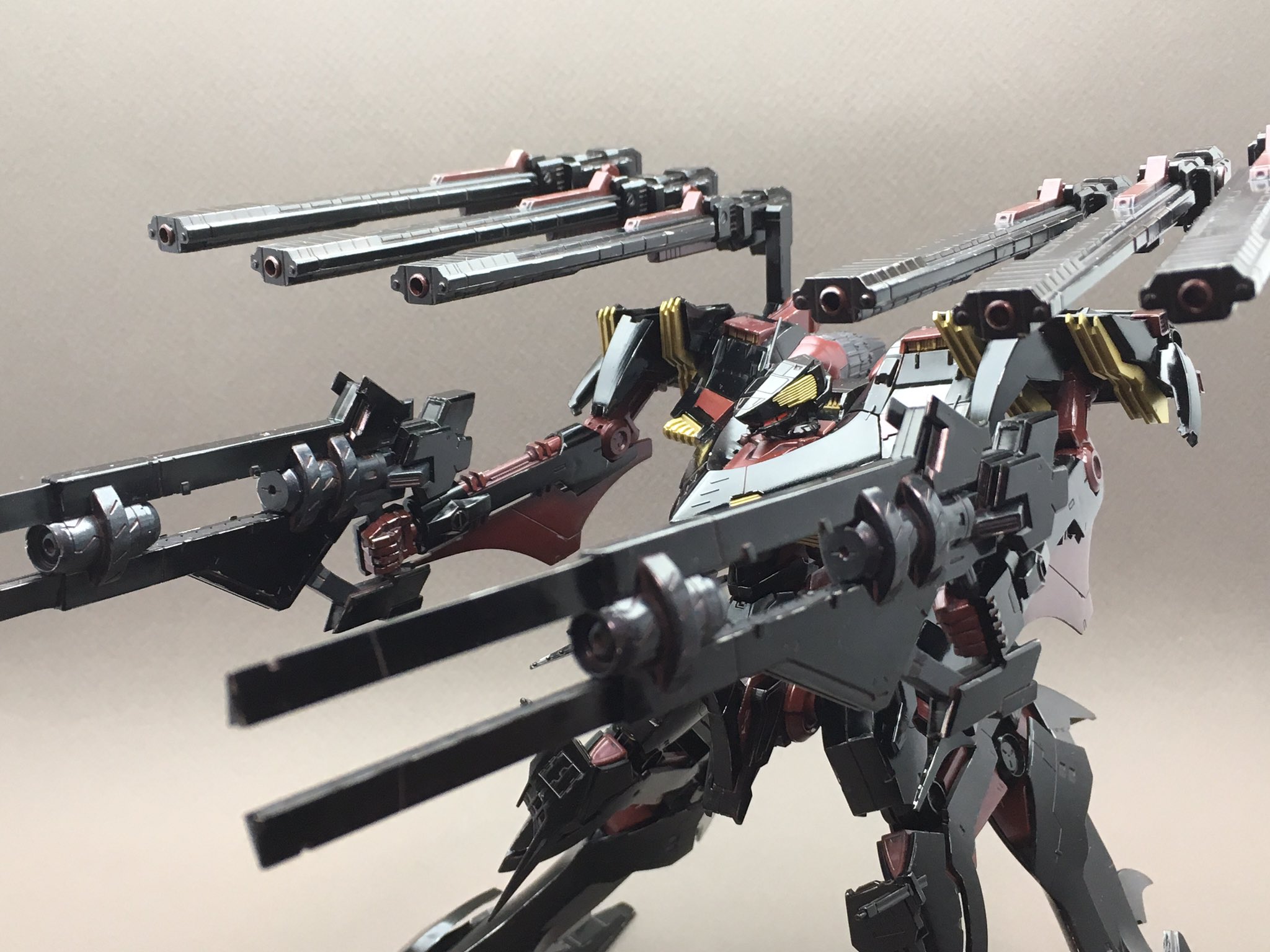 タ ガネ この滅茶苦茶カッコよくて厨二じみてて重量過多な頭おかしくなるほどカッコいいネクストacをもってac周年記念作とします デカい 重い 飛べない スタンド使ってもゲーム中でもそんな感じ 改めましてアーマードコア周年