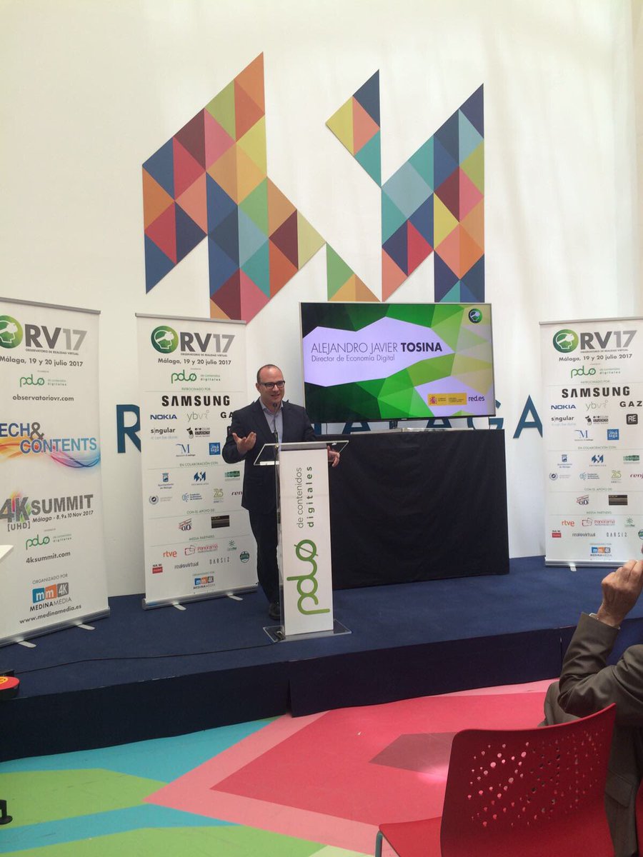 redpuntoes's tweet photo. La digitalización supone un nuevo modelo de sociedad y empresa, y democratiza el acceso al conocimiento. @AlejandroTosina en #OVR17 #Málaga https://t.co/0YqSvBGOfi