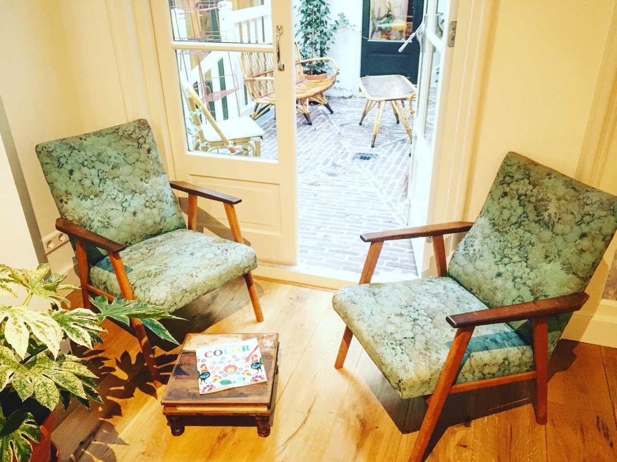 Let your thoughts flow in our relaxing corner with plenty of natural light 🕊🌼 #peaceful #mindfulness #relax