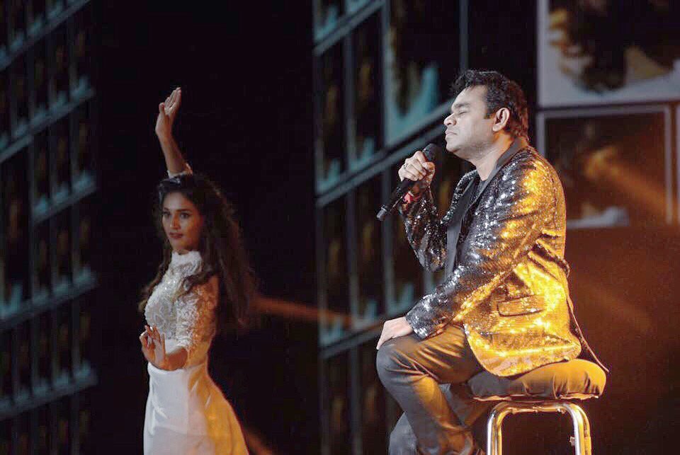 thisIsMukti's tweet photo. Thank you @arrahman Sir🙏 It feels unreal that I got to celebrate 25years of your soulful music alongside you at the #iifarocks2017 #iifa2017 https://t.co/FNjFtIt3eL
