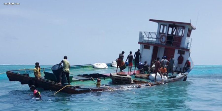 Dhe Dhonyeh Farah Araigen MNDF Coast Guard in Harakaaitherivanee  mndf.gov.mv/mndf/newsd?new…