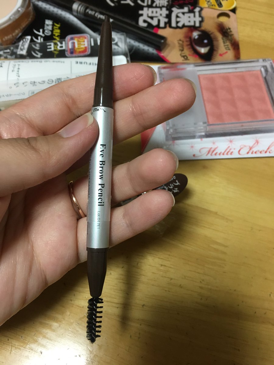 test ツイッターメディア - エルファーのコスメ、レベル高い！プロフェッショナルファンデーション(パウダーファンデ)はパフとミラーついてて100円だよ、、アイライナーは200円で太め(・_・;) #フェルトアイライナー #100均コスメ #エルファー #ダイソー https://t.co/vCDMyuLXGE