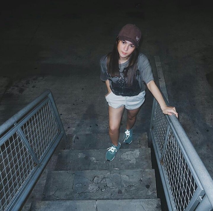 MFUBarbiee's tweet photo. nag jogging ako gali--HAHAHJUK https://t.co/MaoWvCBVQW