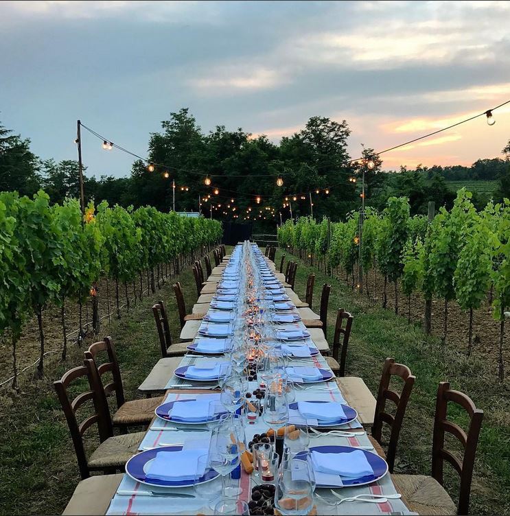 VisitFVG's tweet photo. Stasera vi porto tra i #vigneti del #Collio con 1 festosa tavolata. Tutto ciò è possibile in Friuli Venezia Giulia ph. @Giulia3006 #slowFVG https://t.co/4YJyHL2sTs
