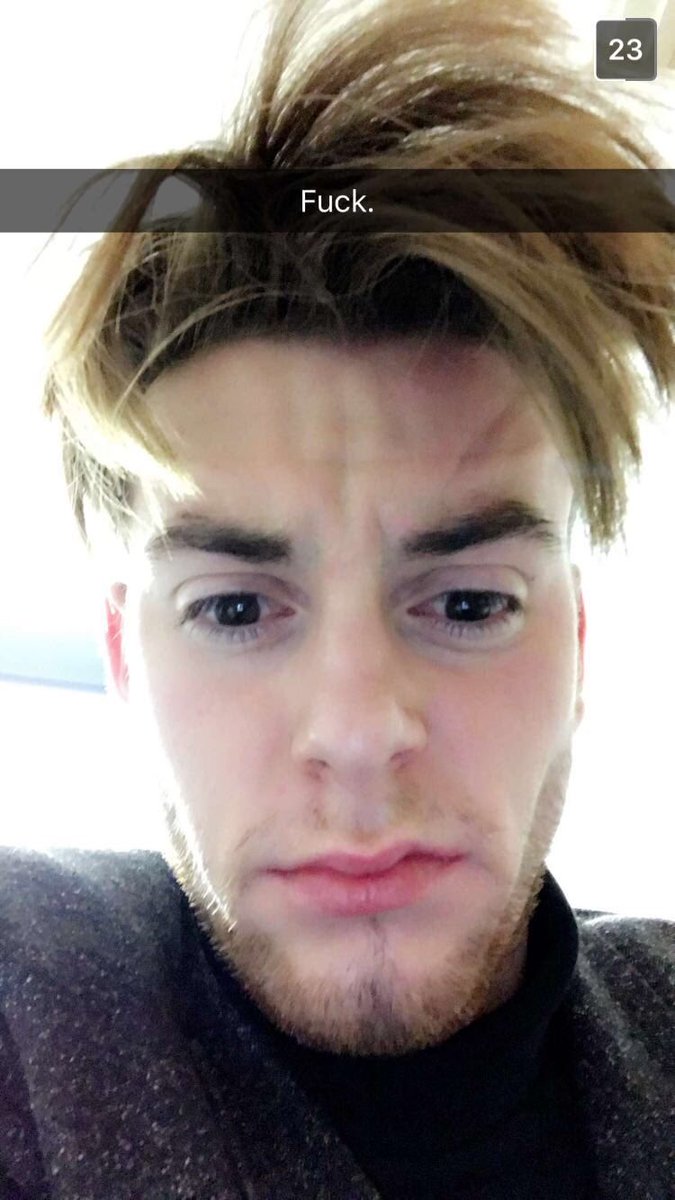 simlettdon's tweet photo. @EthanSimlett14 When she messages to say she sent it to the wrong person but you've already been bragging on twitter https://t.co/x641gajQZ8
