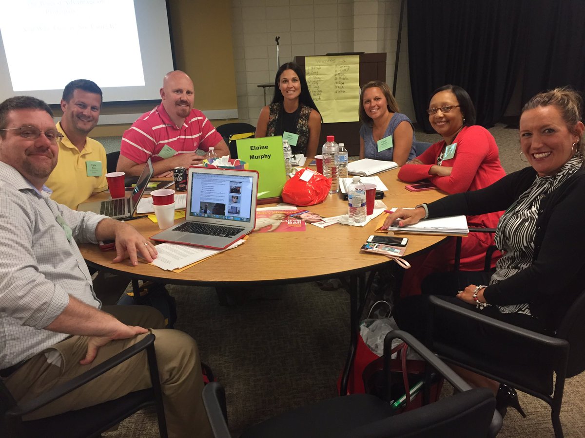 DrRhondaRoos's tweet photo. These Southern Indiana principals are getting ready for the best year ever!@INPrincipals https://t.co/ed4zGWGKYU