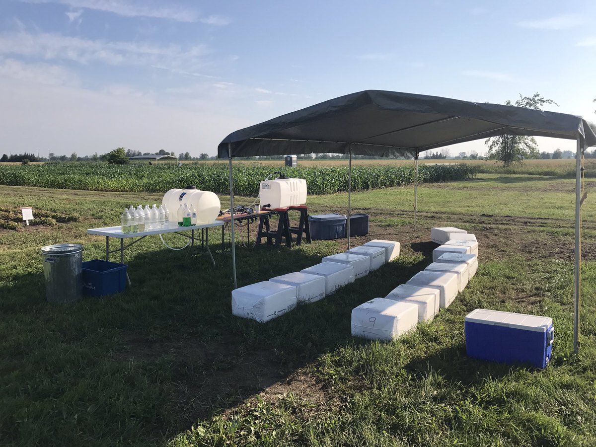 Spray_Guy's tweet photo. All set to talk dicamba clean out at #EOCDD17 w @cowbrough.
By end of day, we will have done this demo >40x since June.
#downpat https://t.co/JQyEV8eAA7