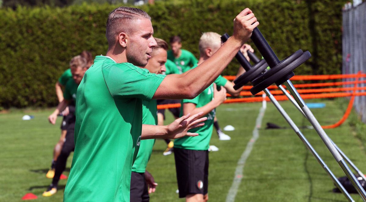 First training session on the pitch with the team!! 💯🙏🏻 #Feyenoord