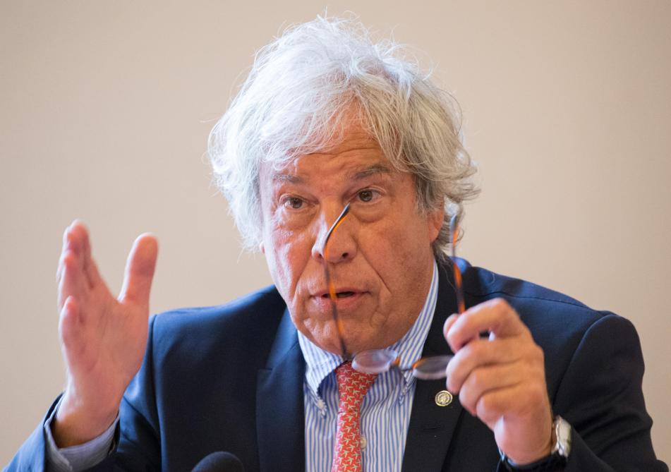lesoir's tweet photo. Commission #Samusocial: Michel Degueldre évoque un «email maladroit» sous le coup de l’énervement https://t.co/O2w5WoiLVn #directvideo https://t.co/oGdlTZvzB6