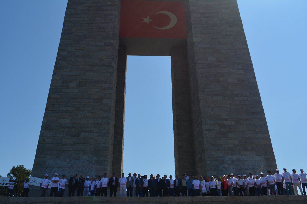 CANAKKALEHSM's tweet photo. 15 Temmuz Şehitlerimiz anısına KonyaHalkSağ. Müd.lüğünce düzenlenen bisiklet turu etkinliği Çanakkale Şehitler Abidesinde sonlandırılmıştır. https://t.co/3YwhXAGdpt
