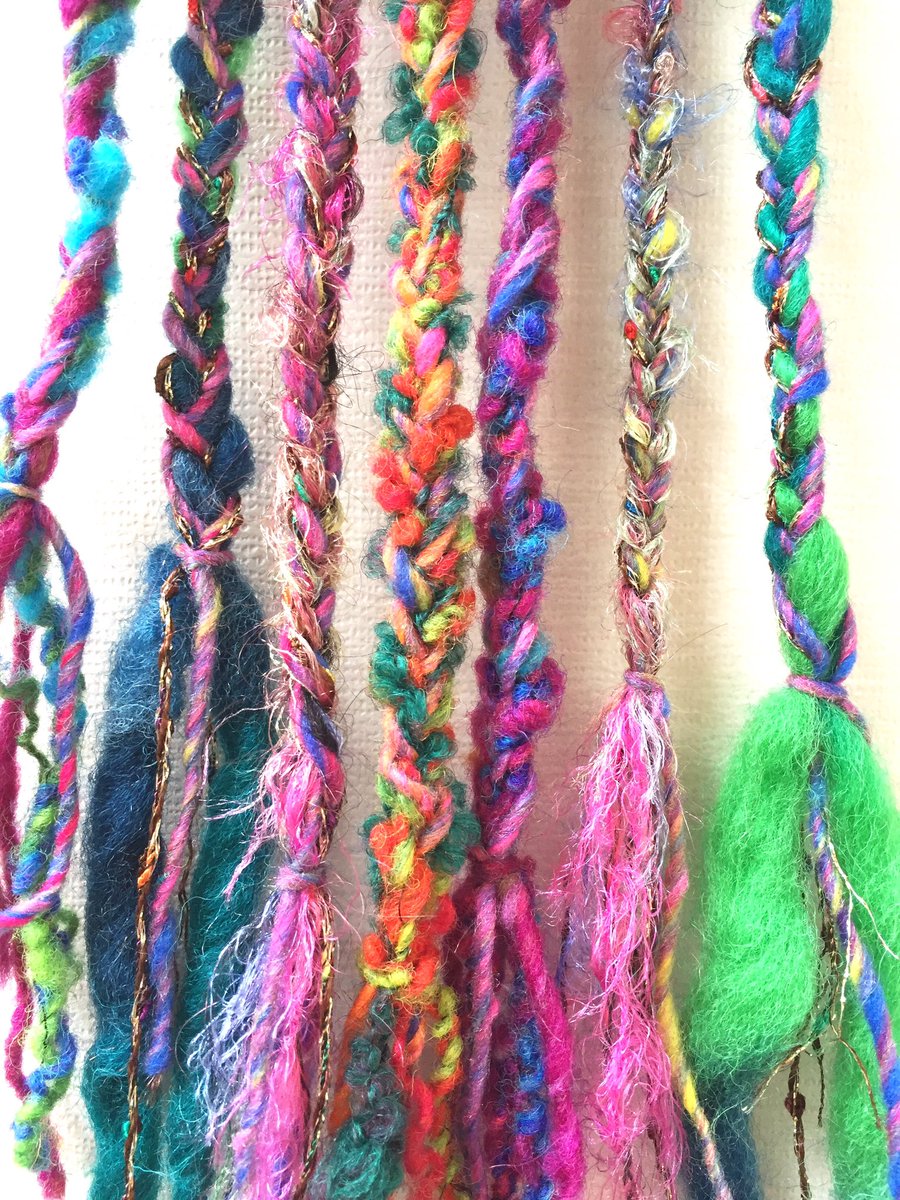 Happy Go Lucky ハピゴラ ハッピーヒッピーヘアゴム Bird S Paradise 結ぶだけでお手軽派手 髪 南国の鳥みたいなカラフルなハッピーヒッピーヘアゴム T Co Qy7dr9tyax ハンドメイド 毛糸エクステ エスニック ヒッピー 派手髪