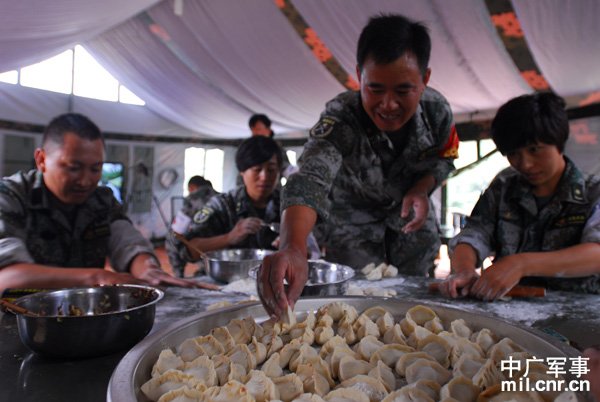 けるちゃ A Twitter パスタを調理するイタリア軍や餃子を作る中国軍の画像を眺めていたらこの時間になっていた