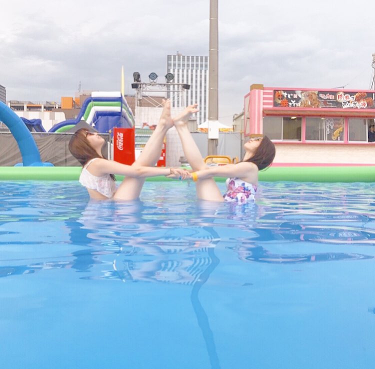 csbr116's tweet photo. お台場のプールたのしかった🙃
ポーズどうする？で
こうなる感じさすが同期💗
夏がきたね～🍉！ https://t.co/FVzp2aXLkz