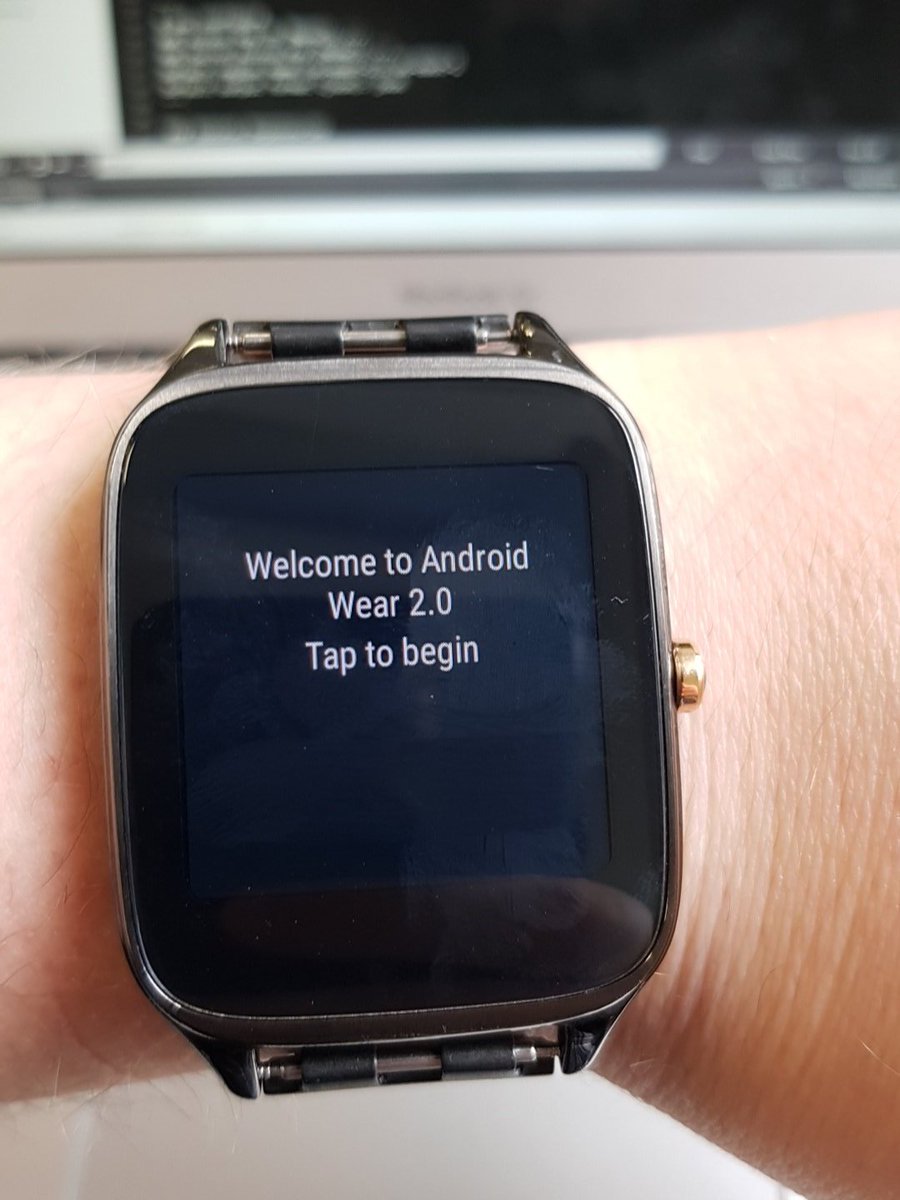 MrBrainz's tweet photo. Holy fuck it's finally here. #androidwear2 #asuszenwatch2 https://t.co/c3Tlg65Ncl