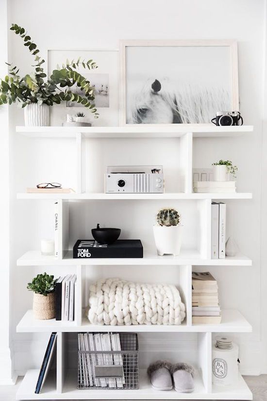 insideoutgent's tweet photo. De eigenheid van je interieur zit'm in de details! Hoe ziet jouw boekenkast eruit? 📚 https://t.co/WUFbK0yJ4d #insideoutgent #interior #books https://t.co/vefELM2rn3