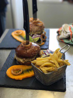 bedatfest's tweet photo. La Ferme aux Buffles, une grande auberge locale qui éleve ses propres buffles, vient à Bédatfest. #burgers #gers #buffles #aignan #bedatfest https://t.co/LPfA0BmB6K