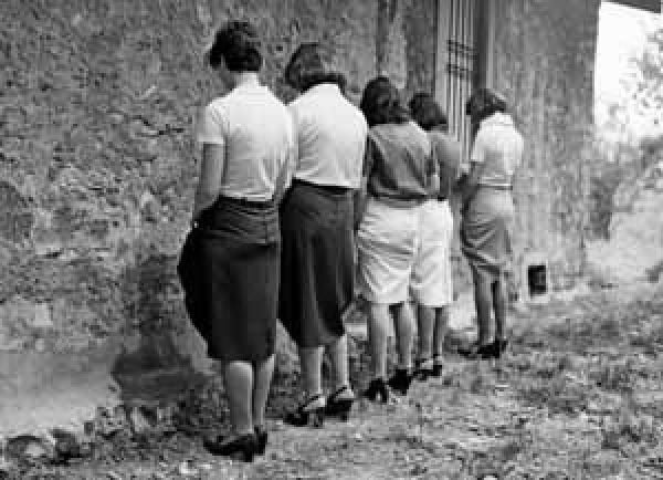 PilloleStoriche's tweet photo. #19luglio 1919 - Viene abrogata l’autorizzazione maritale.
 https://t.co/A0HuvJ5Isj
#AccaddeOggi https://t.co/UHdQooTNCB