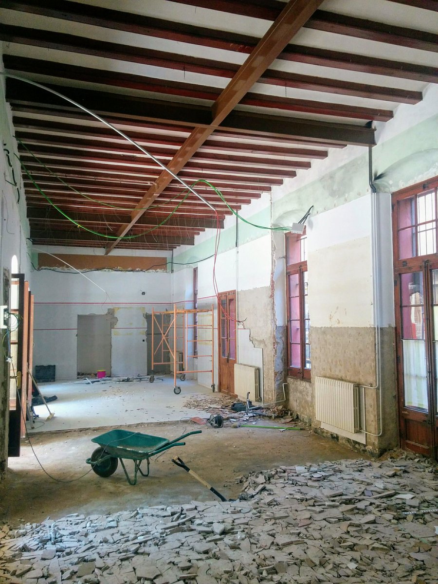 EpiaCalella's tweet photo. Les obres per remodelar les aules d'educació infantil segueixen en marxa.#summem https://t.co/R3WboT86S6