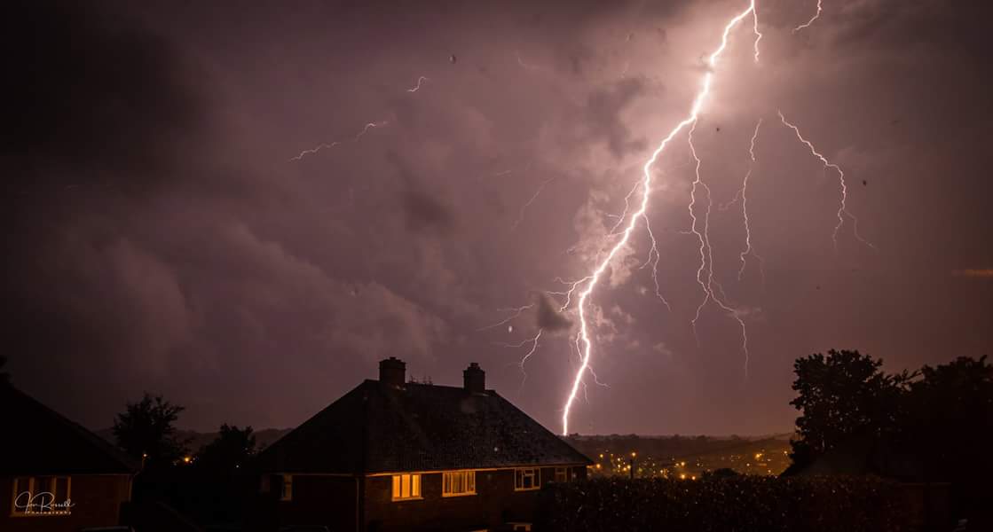DubPaw's tweet photo. Not my pic, but this was the light show last night when ensconced in #DubExplorations 
Went on 4 an hr or so n hit ground a coupla times.
💜🐾 https://t.co/H8bCx3tT4h
