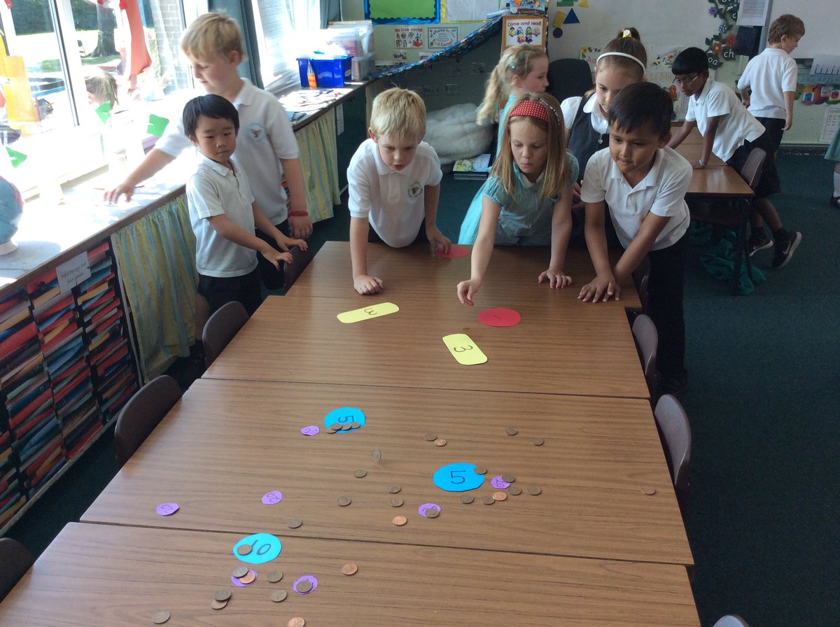 BroughPrimary's tweet photo. Y1 - Hull Fair is 724 years old! We're having fun playing some traditional stall games! #pennypush #pingpongtoss #fun (2/2) https://t.co/cdNsnjMJR5