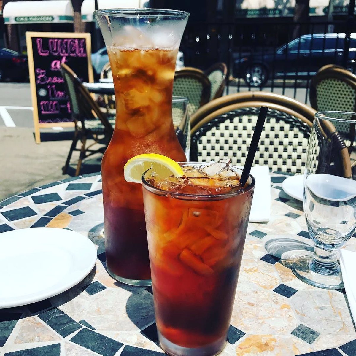 brasserieSTL's tweet photo. Beat the heat at Brasserie with complimentary Iced Tea at lunch (11a-2pm) now thru Friday🍹☀️#icedtead https://t.co/GVtZ8m4ue8