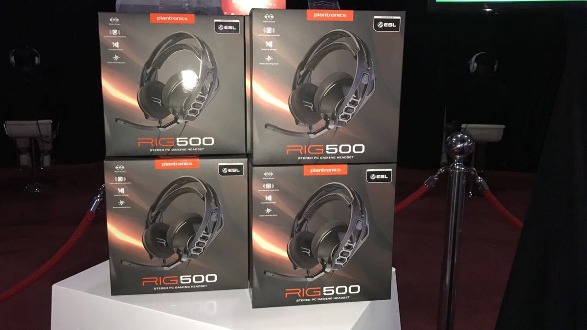 mediatechafrica's tweet photo. From 1-2 every day @NewReality_SA are giving away 3 headphones to the team that gets top score in 'Keep Talking and Nobody Explodes' https://t.co/2HxVF3c3Dg