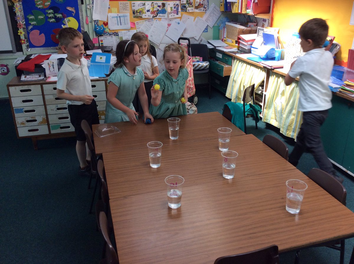 BroughPrimary's tweet photo. Y1 - Hull Fair is 724 years old! We're having fun playing some traditional stall games! #pennypush #pingpongtoss #fun (1/2) https://t.co/fQg66AlNzf