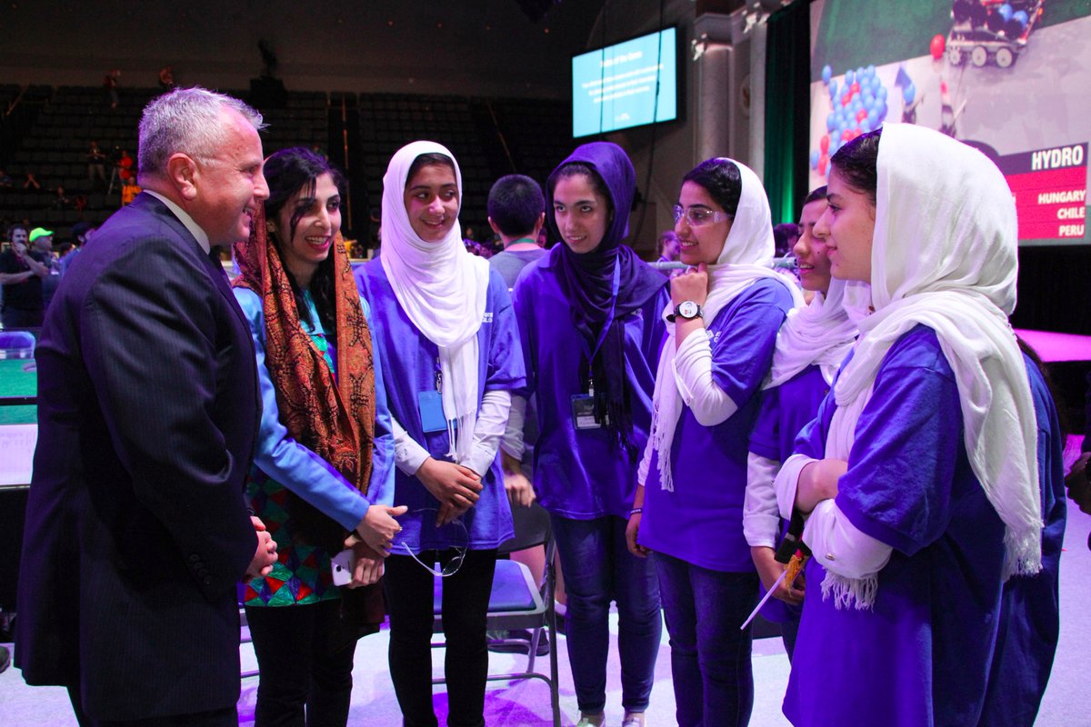 MT <a href="/StateDG/">@StateDG</a>: el <a href="/StateDept/">Department of State</a> apoya a las mujeres en ciencia y tecnología con numerosos programas e intercambios.