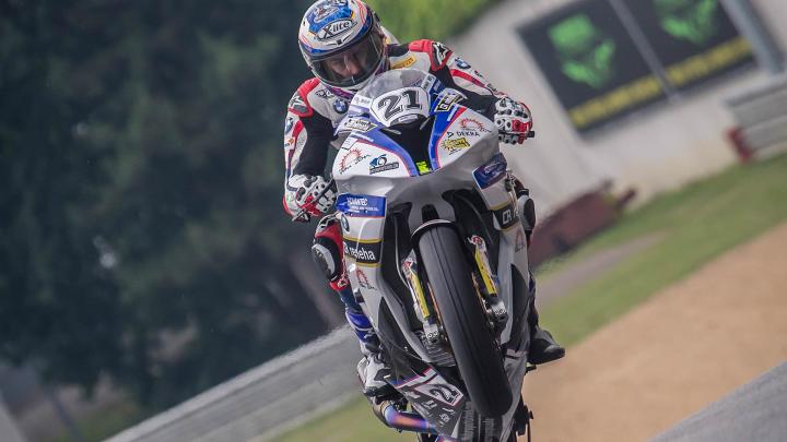 Starterliste und Zeitplan für die IDM-Superbike 1000 auf dem #schleizerdreieck
motorradonline.de/idm/idm-superb…