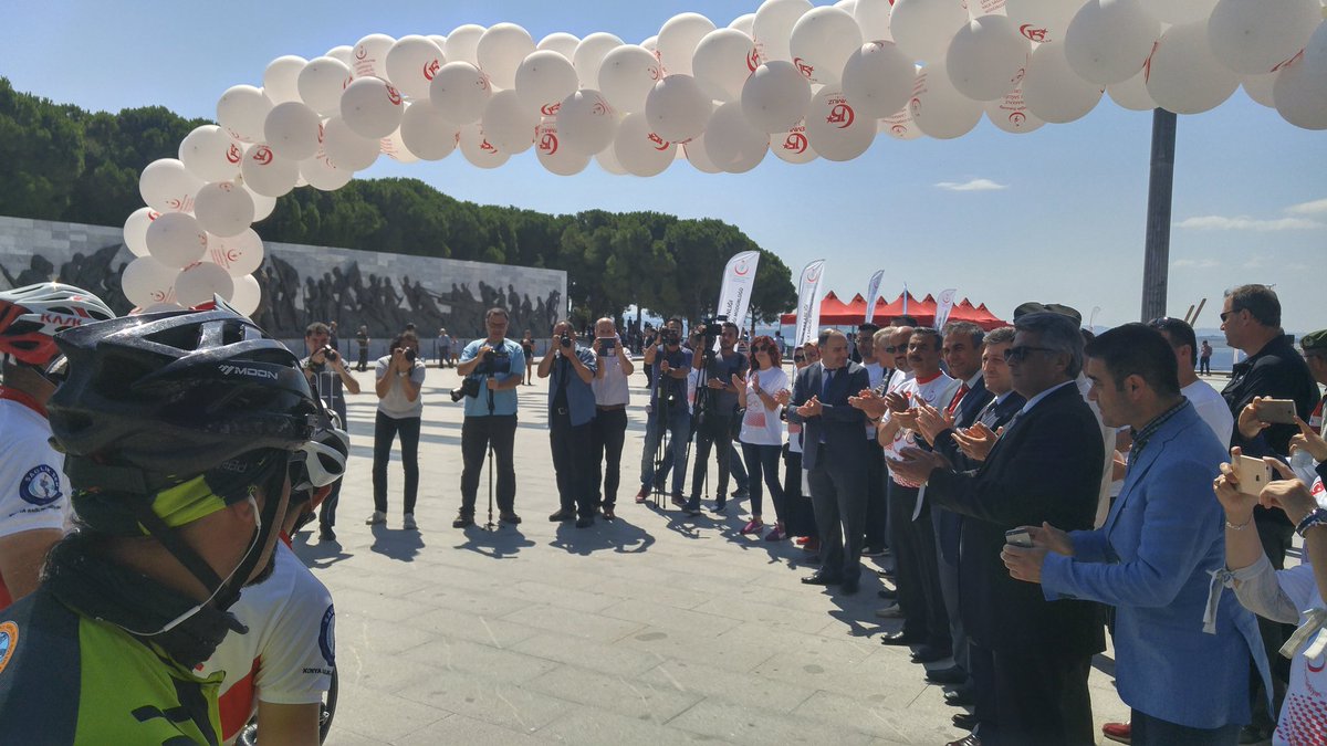 CANAKKALEHSM's tweet photo. Konya Halk Sağlığı Müdürlüğü Bisiklet Ekibi Çanakkale Şehitler Abidesi´nde. https://t.co/vCIr0ROtef