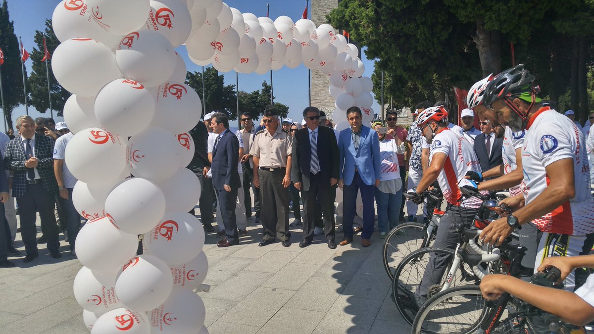 CANAKKALEHSM's tweet photo. Konya Halk Sağlığı Müdürlüğü Bisiklet Ekibi Çanakkale Şehitler Abidesi´nde. https://t.co/vCIr0ROtef