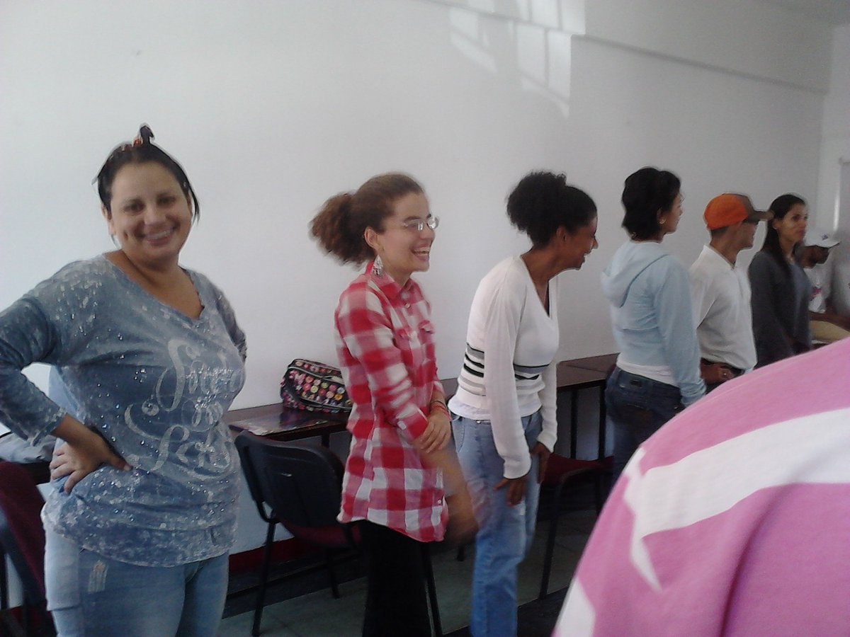 Incesocialista's tweet photo. #VenezuelaVotaEn11Días |  El lanzamiento del Plan Chamba Juvenil es un grito de paz https://t.co/rNOfQX55DJ https://t.co/J4aC3upZRH