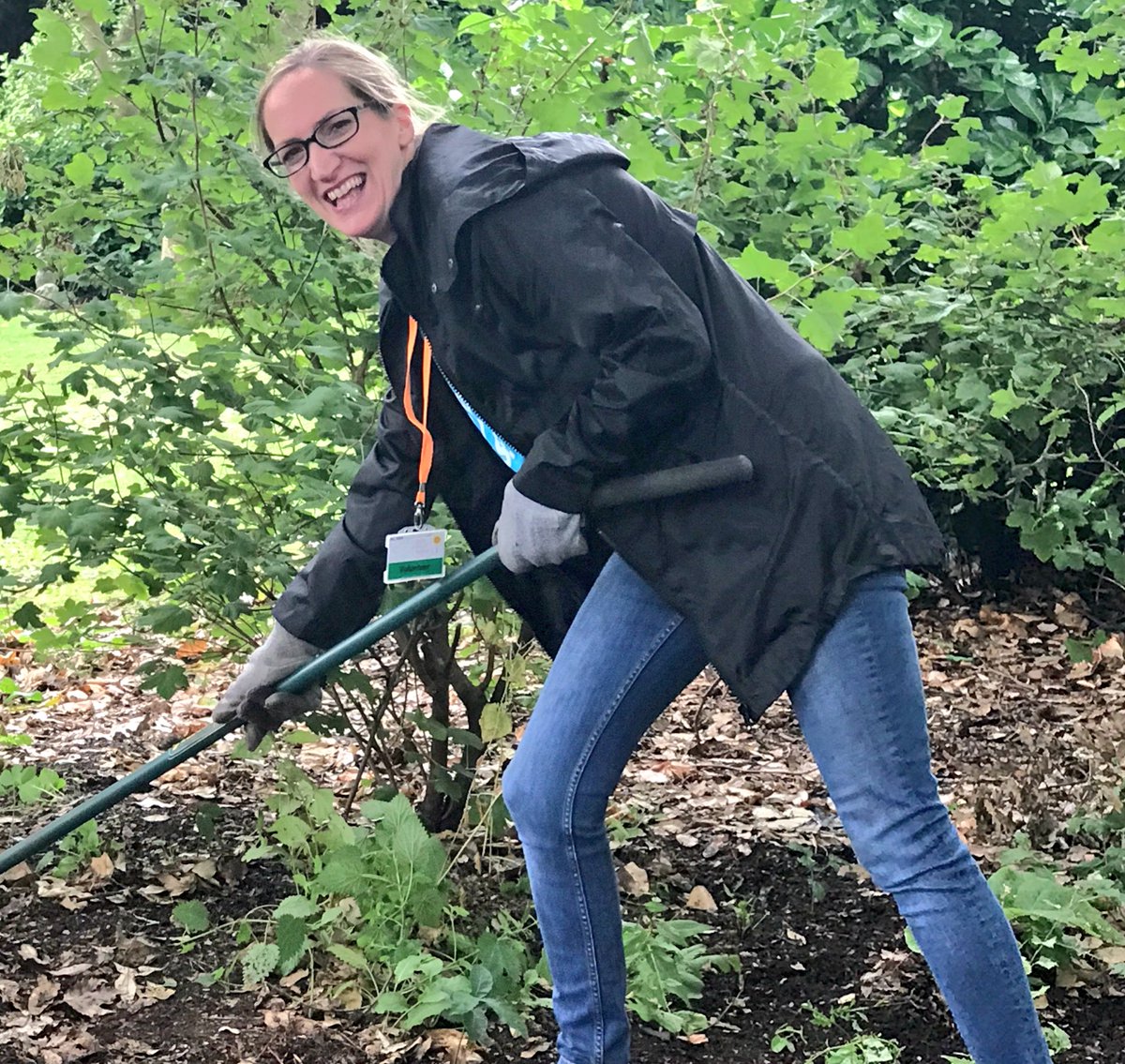 Delighted to have Craig, Kate and a team of volunteers from @THBGroupLtd in today - both have been touched by <a href="/SFHUK/">Saint Francis Hospice</a> care #corporatepartners