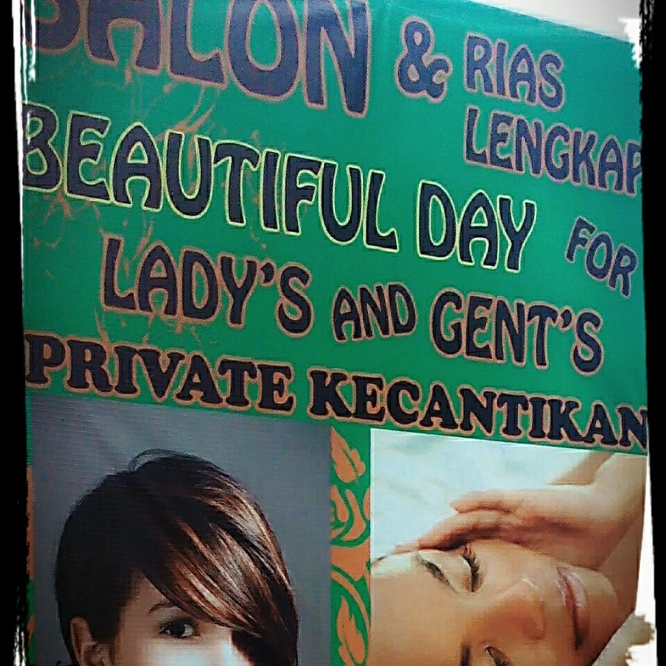 MerdekaPertiwi's tweet image. *"Salon &amp;amp; Rias Lengkap"* 
     ~BEAUTIFUL DAY~ 
                    for 
       Ladys and Gents 

Siap melayani segala kebutuhan KECANTIKAN.