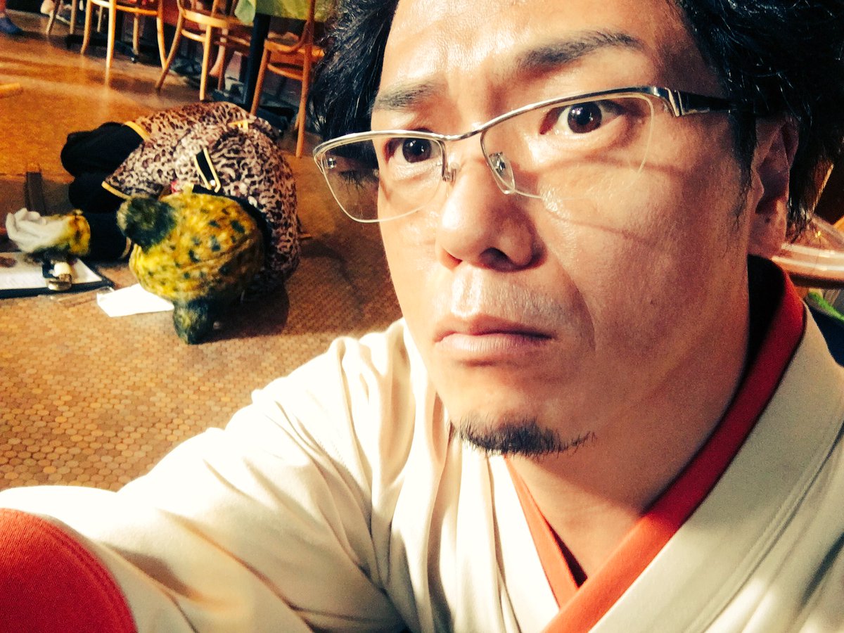 Uzivatel 三代目 やべきょうすけ Na Twitteru この時 倒れてるのが茶斗蘭星人で良かった マンウィズじゃなくて良かった ってホッとしたよ 銀魂 Twitterにくれるコメントが嬉しいものばかりで本当にありがたい 笑ってくれて ありがとう ビックリしてくれて