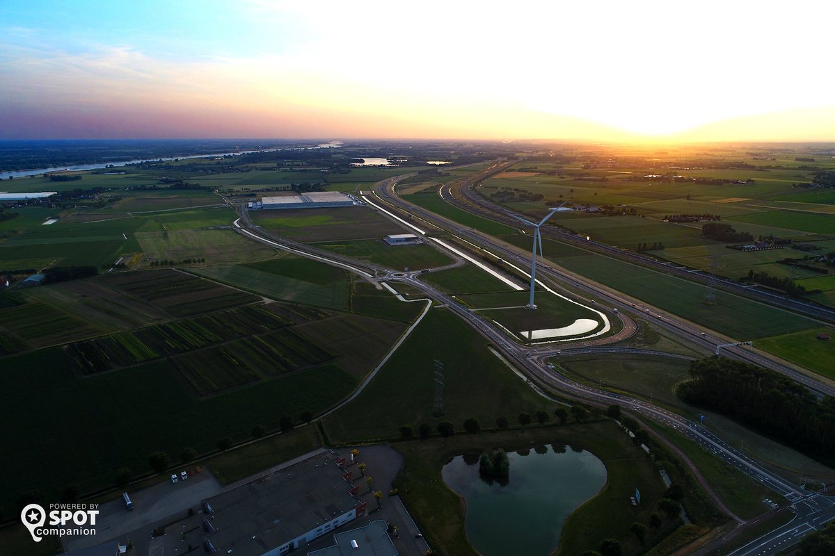 Deze prachtige sun-set op <a href="/Park15Logistics/">Park15 Logistics</a>  willen we je niet onthouden! Tref alle info op park15logistics.nl of bel +31 26 446 1400.