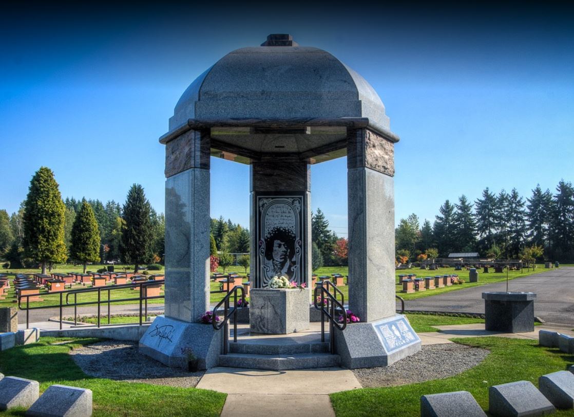 HemleysSeptic's tweet photo. Excuse us while we kiss the sky and visit the incredible Jimi Hendrix memorial in Renton! https://t.co/RBWCY6fGCy