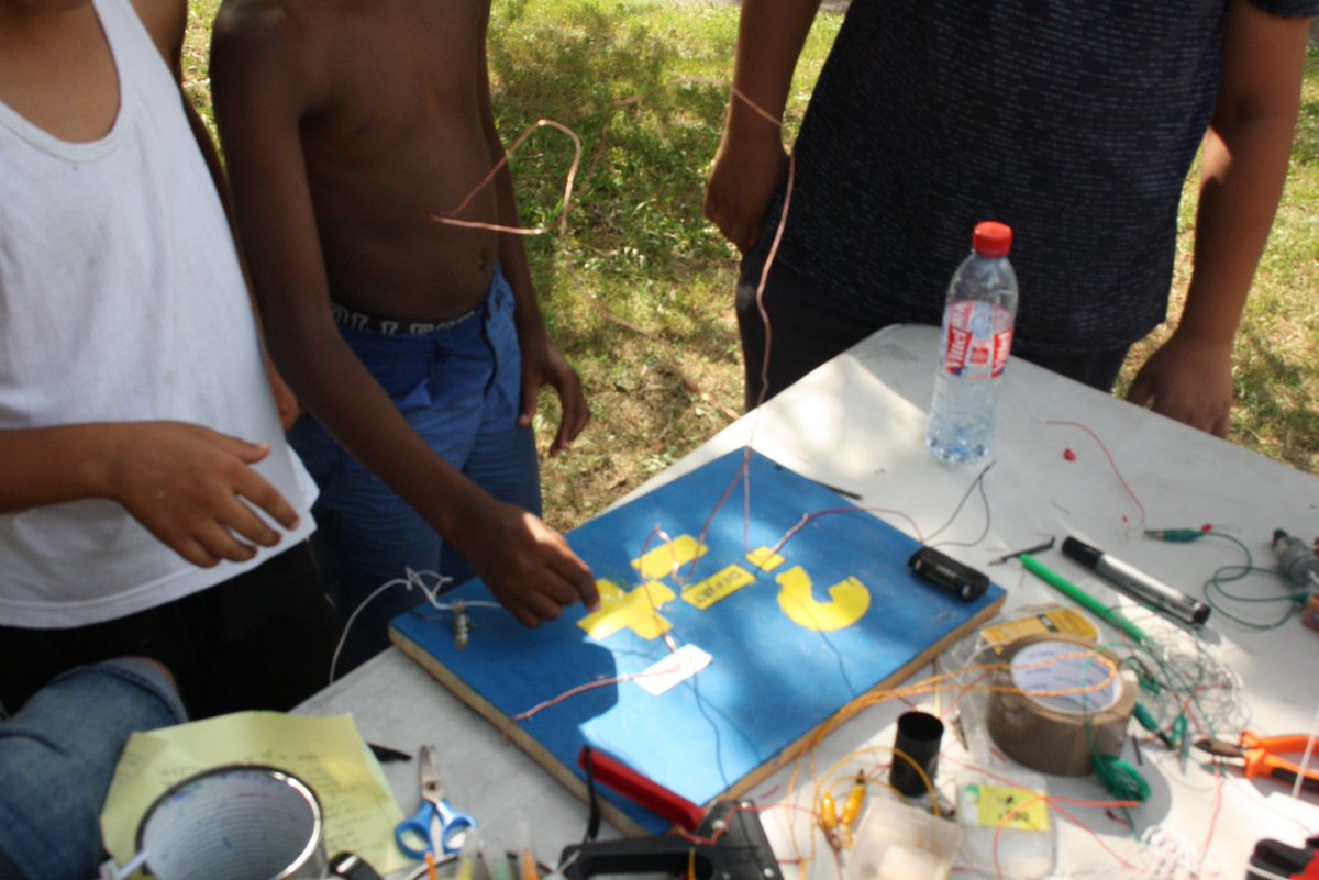 PetitsDebPau's tweet photo. Rejoignez-ns de 16-19h, Science en Bas de Chez Toi continue plaine des jeux quartier Saragosse! @debrouillotwit @NvelleAquitaine @Ville_Pau https://t.co/ZHtOi5Kk9A