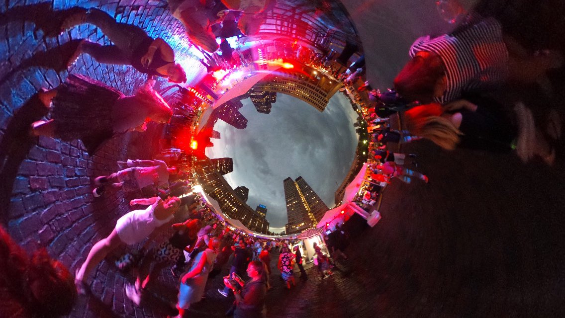 yiqing_shao's tweet photo. Shoutout to @cschagrin + @alexxe08 for taking over the @BostonMagazine Instagram for #BestFest2017 and breaking in the new 360 cam. ๐๐๐ https://t.co/WGYm6Kh7N7