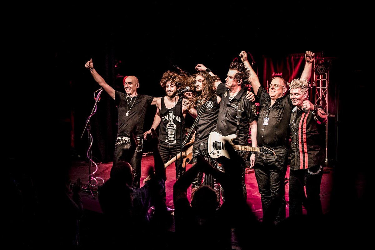 #LiveMusic TONIGHT 

🎶 Early Session at 6pm <a href="/FleadhNaMumhan/">MunsterFleadh</a> with Lucia and Jack 
<a href="/GeneratorBig/">Big Generator</a> 10:30pm 

#BirdieBar Open 5pm 🐦