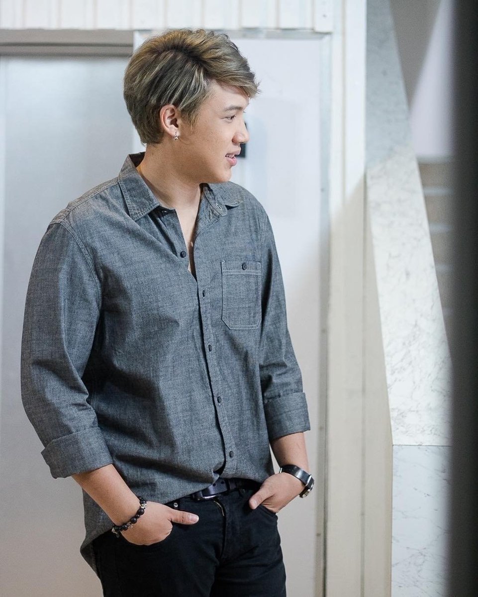 kangsom_pantip's tweet photo. 👱🏻💕P' Kangsom 🙏🏻 #one31 #เสือชะนีเก้งseason2 #actsstudio #ฝึกงานครั้งแรก https://t.co/fXtQgUsXny IG:oatwattanasiri #แกงส้ม #เสือชะนีเก้ง https://t.co/KqUfEUyYii