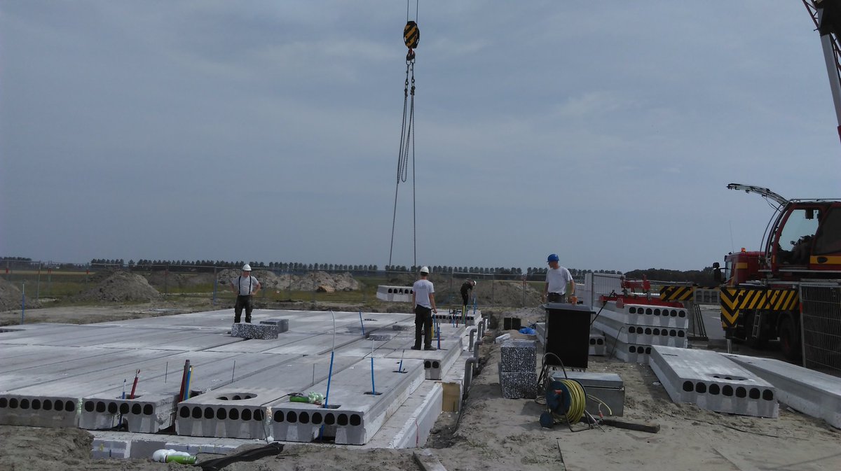 Drukke dag in de Oranjewijk Urk bcu.
geleverd
Bekisting, vloeren, wapening, blokken, lateien
Mede dank aan
<a href="/IsoBouw/">BEWI IsoBouw</a> <a href="/tonkraats/">ton van de kraats</a>  <a href="/aukeenalie/">Auke ToTec</a>