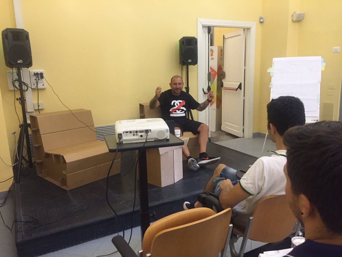 StartUpMusicLab's tweet photo. .@lucariello_luca a #StartUpMusicLab per l'ultima lezione prima della pausa estiva.
@MiBACT @SIAE_Official @SociUnina https://t.co/kWefyG0ECe