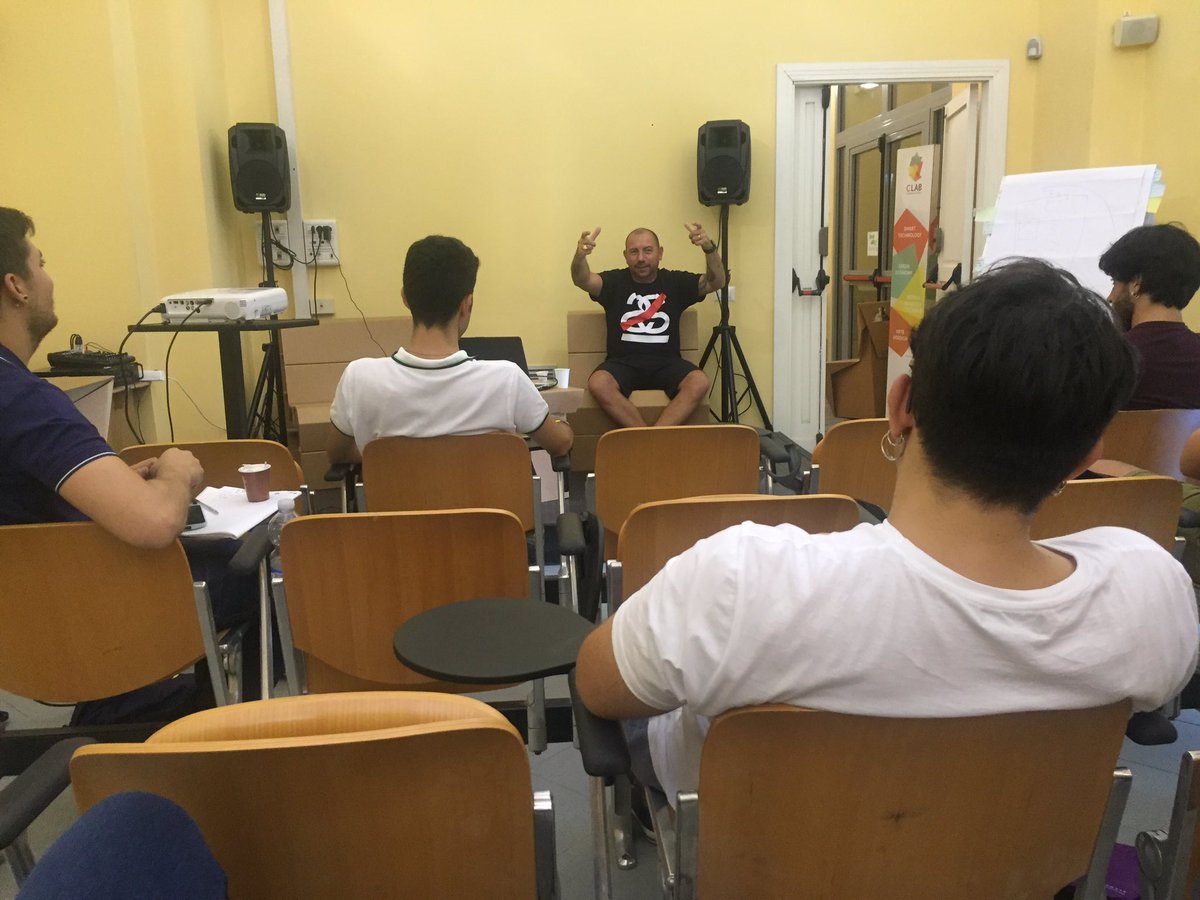 StartUpMusicLab's tweet photo. .@lucariello_luca a #StartUpMusicLab per l'ultima lezione prima della pausa estiva.
@MiBACT @SIAE_Official @SociUnina https://t.co/kWefyG0ECe
