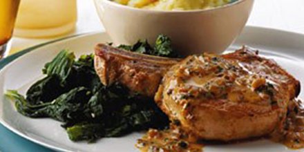 FarmPromise's tweet image. Simmer #FarmPromise #noantibioticsever #porkchops in this recipe from @epicurious for a meal you’ll feel good about! bit.ly/2ssUtbY