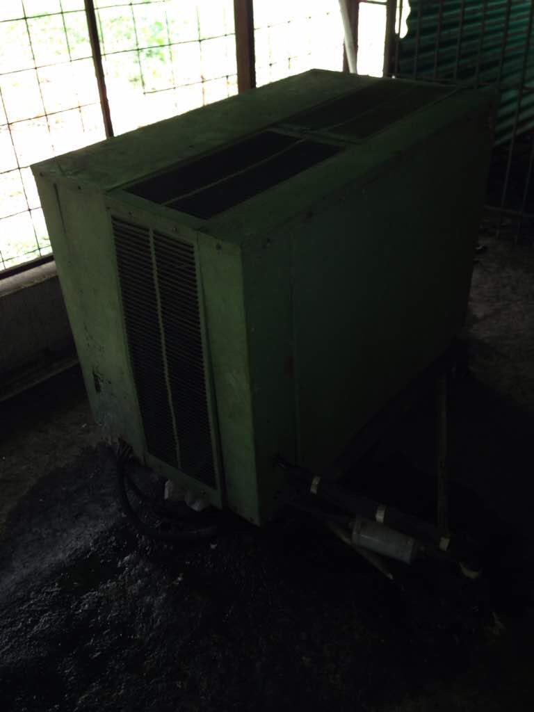 adelanteguayana's tweet photo. C.C.trebol 1 una ves más victimas de robo aires, compresores , ventiladores, aspas. Locatarios sin AA. @trafficGUAYANA @CorreodelCaroni https://t.co/zNvWhp0P45