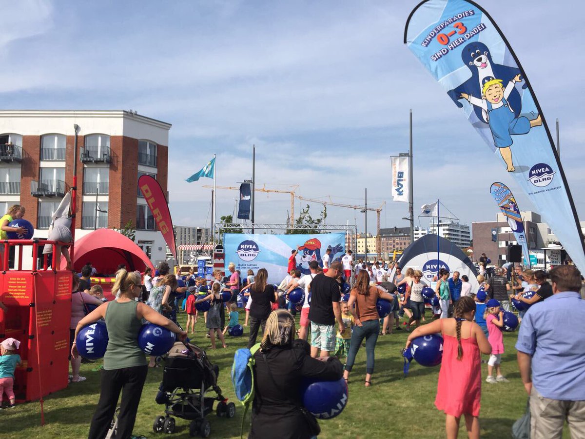 BremerhavenInfo's tweet photo. Da war heute einiges los beim #DLRG #NIVEA #Strandfest in #bremerhaven.๐ https://t.co/wbbGsAAb0j