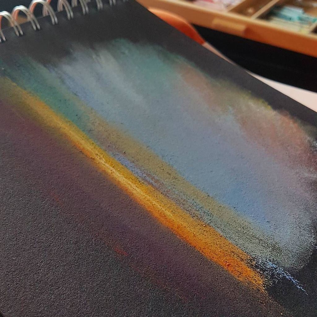 Delia_Tee's tweet photo. Trying to work with pastels for the first time in 15 years #sketchbook #colors #pastels #pastelsky https://t.co/2vSMJRLfbc https://t.co/fGVdptpMhC